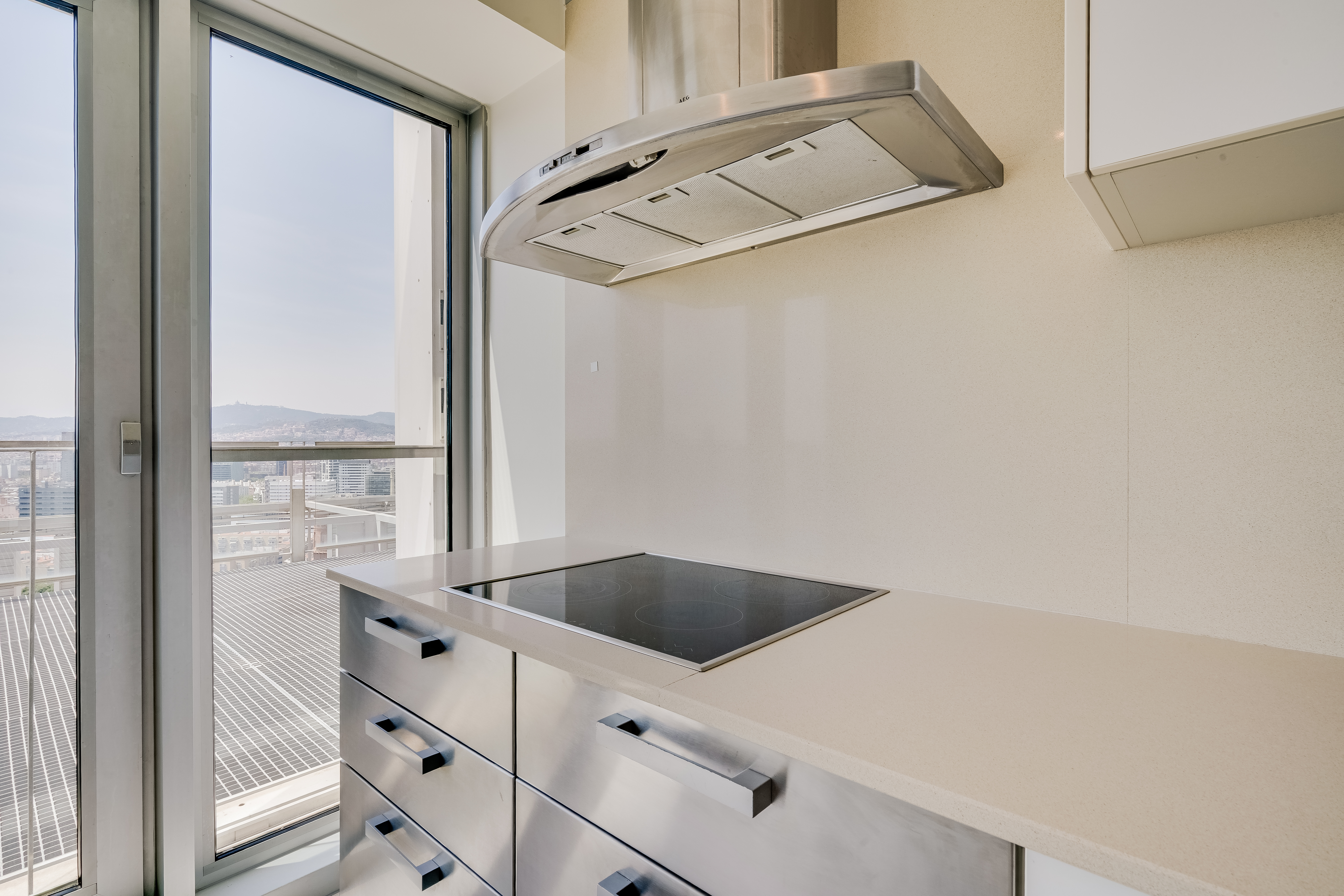 Kitchen & Dining